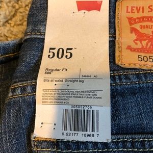 Levi’s straight fit jeans